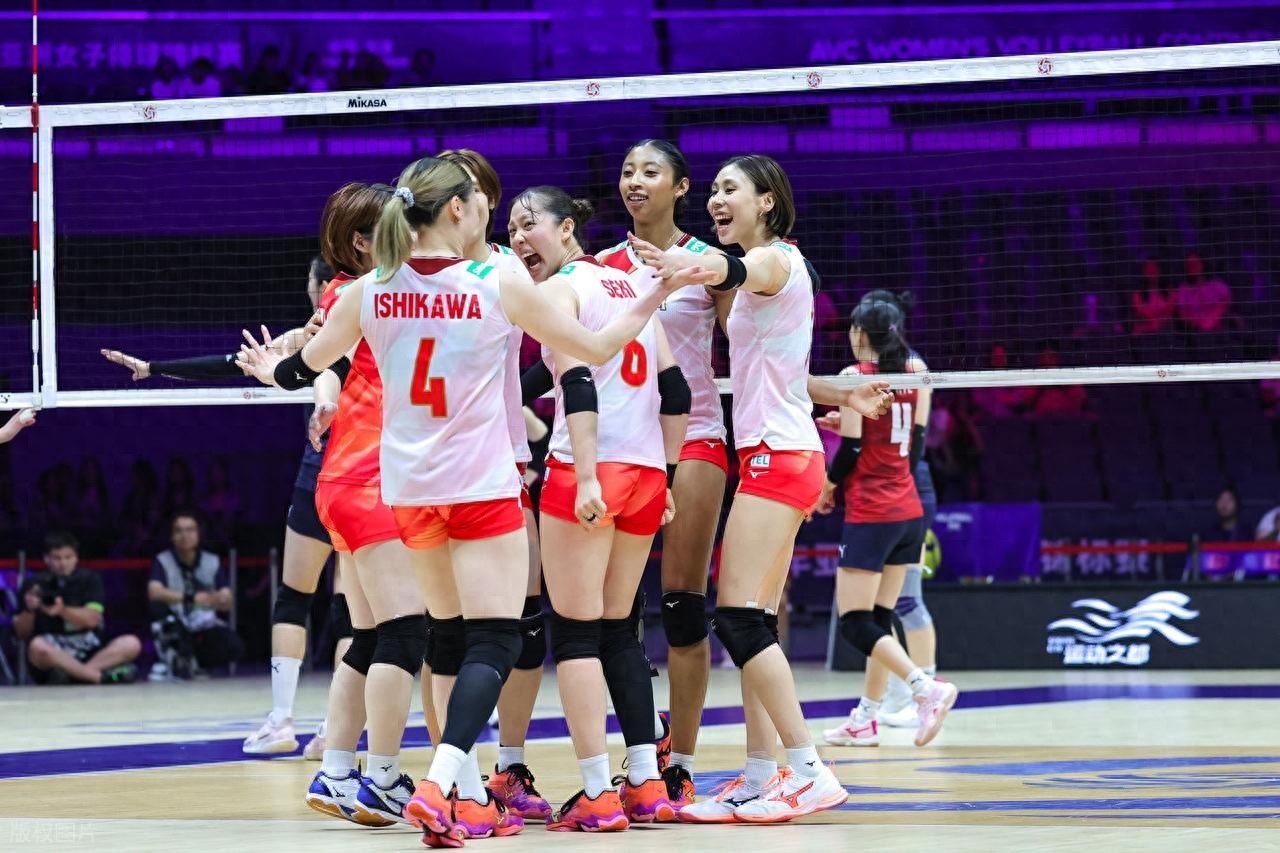 随着韩国女排0-3完败，亚运女排决赛2席诞生：2大东亚劲旅在列